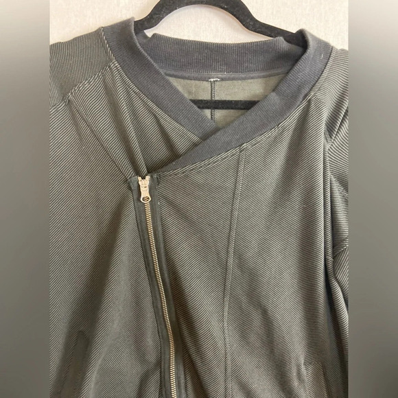 Lululemon Mula Bundle Jacket Charcoal Black Women's Asymmetrical Full Zip Sz 8 - Picture 3 of 12